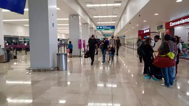 La mañana de este lunes se reportó el atraso en el aterrizaje de un vuelo y dos llegadas adelantadas en el aeropuerto de Mérida