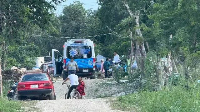 Una ambulancia acudió al lugar, pero los paramédicos solo confirmaron el deceso.