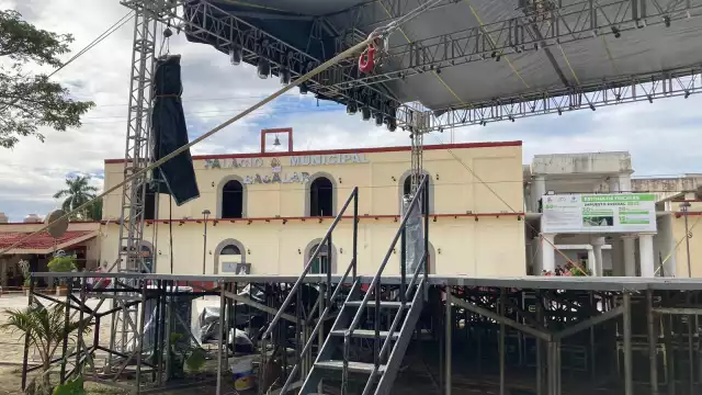 El escenario principal se instaló en el Parque Central, donde culminará el derrotero