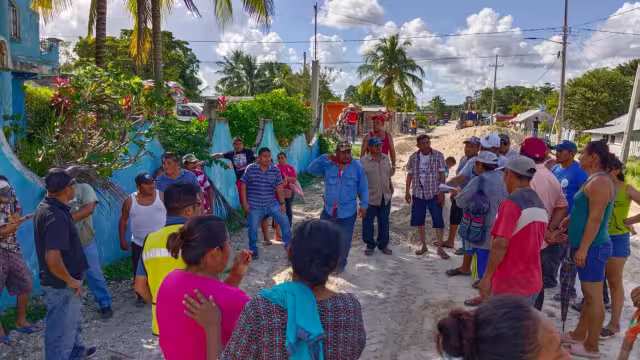 Pobladores de Haro, Escárcega, cerraron la calle principal debido a su deplorable estado