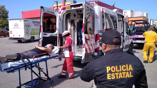 Elementos de la Cruz Roja arribaron hasta la avenida contadores, cerca de la primaria urbana federal “Josefa Ortiz de Domínguez”