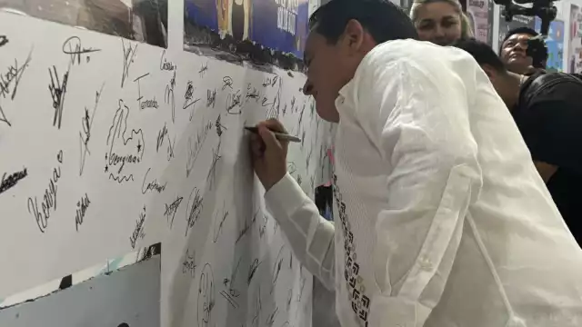 Díaz Mena destacó que hablar de salud mental es un acto de fortaleza, e instó a crear redes de apoyo entre alumnos, maestros y familias.