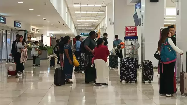 Los vuelos madrugadores de Viva Aerobus procedentes de Monterrey, Querétaro y Ciudad de México aterrizaron sin contratiempos, algunos incluso con adelanto.