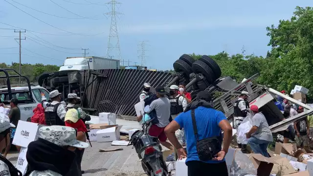 Conductores tomarían la carretera Villahermosa-Escárcega