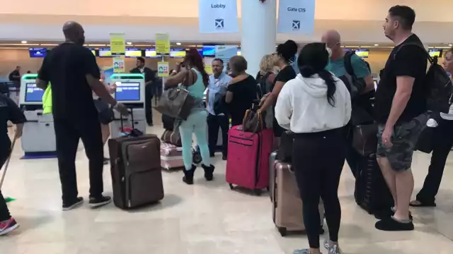 Los vuelos fueron aplazados hasta tres horas