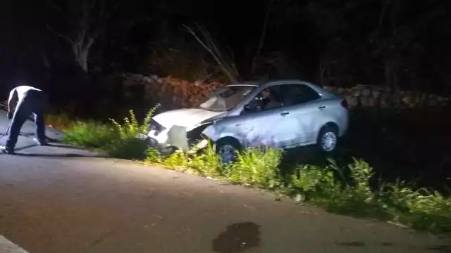 La conductora transitaba de oriente a poniente cuando se vio envuelta en la volcadura.

