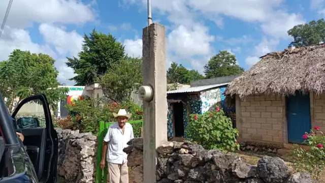Severiano Cauich Mex, de 87 años, reportó el hurto de cerca de 15 metros de cablería de su casa