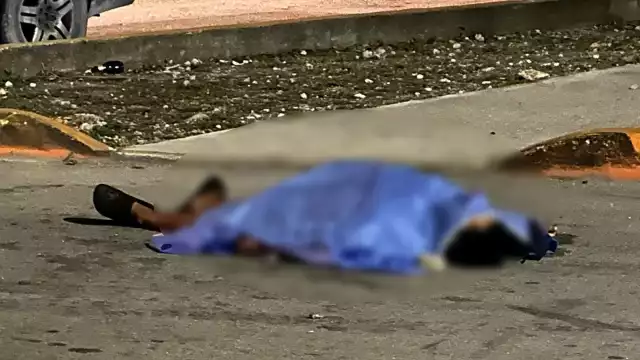 Los visitantes al tianguis salieron huyendo al escuchar los balazos