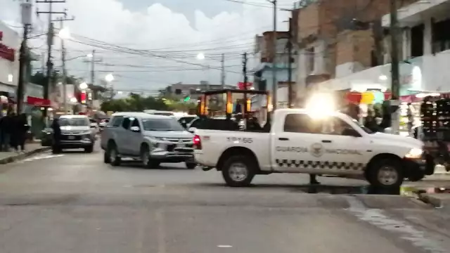 De manera extraoficial se supo que las autoridades atendieron un reporte de gente armada la cual se encontraba al interior de un local