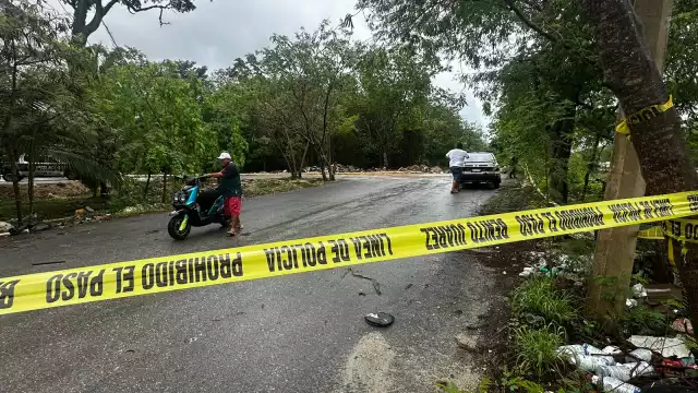 El cadáver presuntamente fue abandonado durante la noche del lunes y fue localizado este martes por automovilistas