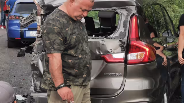 Los menores de edad bajaron del auto para hacer sus necesidades fisiológicas