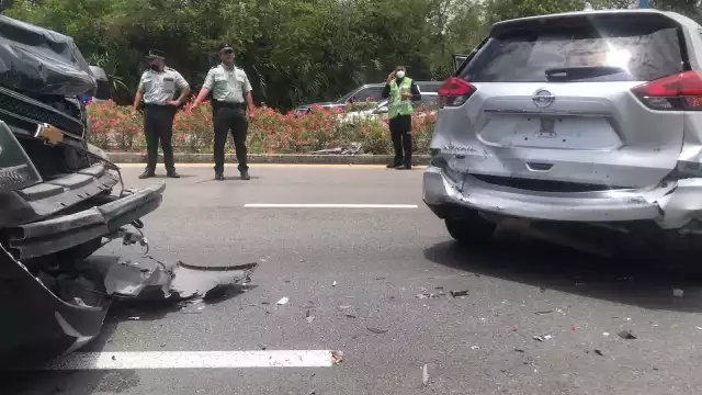 Uno de los accidentes viales ocurrió en la vía de entrada al aeropuerto de Cancún, donde se alentó la circulación de vehículos