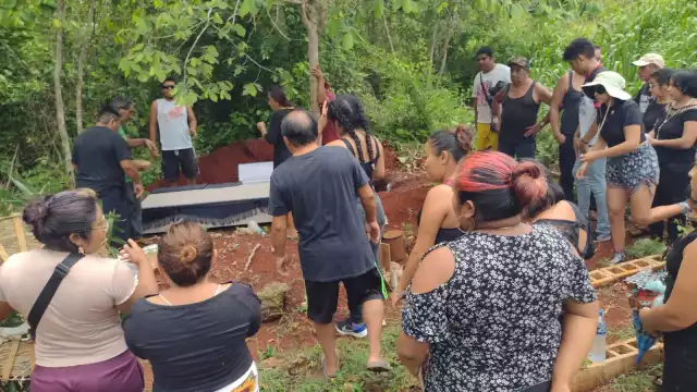 El cuerpo del General Maya, Don Isabel Sulub, que se encontraba en un féretro, color arena y azul