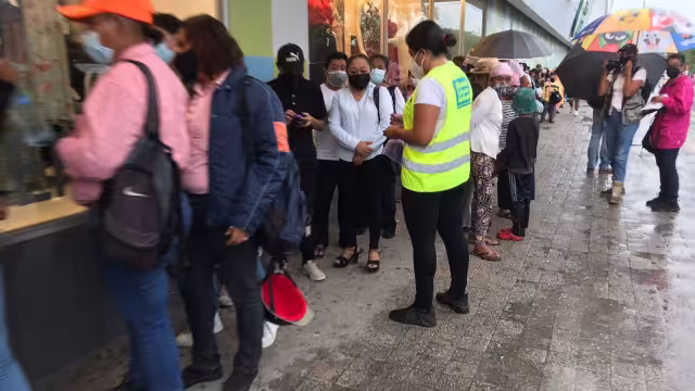 Este lunes repartieron 190 fichas a igual numero de personas que se encontraban en la fila