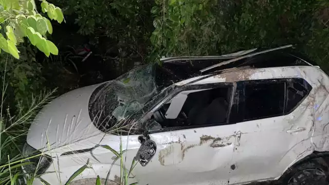 El vehículo fue puesto a disposición del Ministerio Público, luego de que bomberos y uniformados viales lo sacaran del manglar