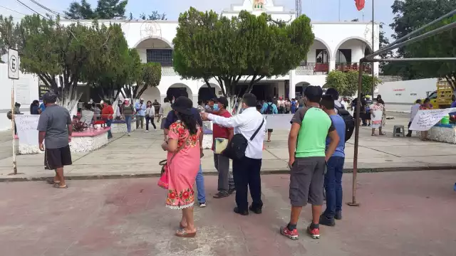Los empleados del Ayuntamiento de José María Morelos indicaron que fueron engañados por las autoridades municipales