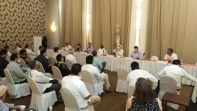 El foro se realiza en conocido hotel de la ciudad y es organizado por el Colegio de Posgraduados en Derecho de Yucatán