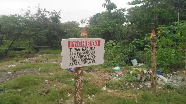 El área donde antes se extraía material para construcción, incluso lo han convertido en un basurero de naturaleza ilegal.