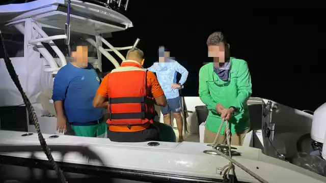 La embarcación sufrió una falla y no pudieron regresar a la costa