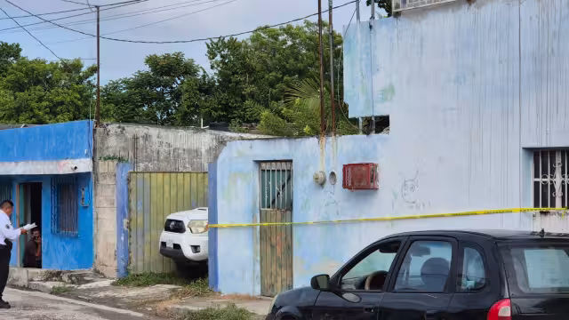 Un hombre de aproximadamente 40 años, identificado como A.M.A., fue encontrado sin vida en una cuartería en la colonia Pozo Monte, Champotón