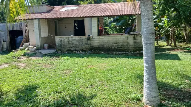 Desconocidos robaron una motocicleta Italika color negro en la colonia Unidad Esfuerzo y Trabajo I de Escárcega.