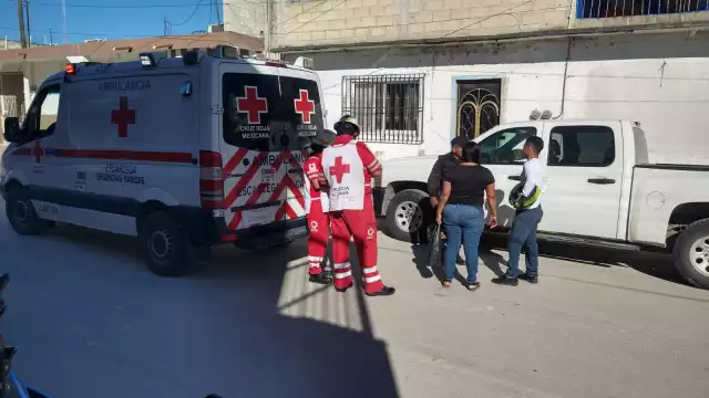 El motociclista presentó raspones en el cuerpo