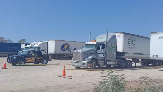 Un compañero del trailero fue quien lo encontró convulsionando en su unidad estacionada en el Periférico de Mérida