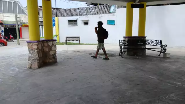 Colonos del Centro toman acción contra ocupación del parque por bebedores