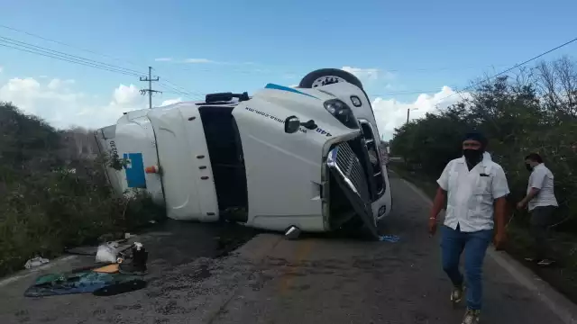 El conductor del tráiler salió ileso