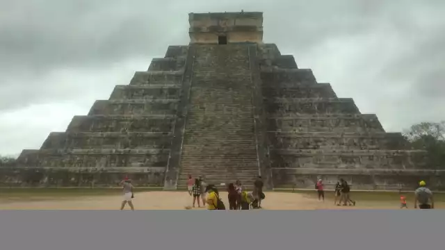 El titular del INAH indicó que los turistas que violen la ley federal serán castigados con multas o llevados a prisión.