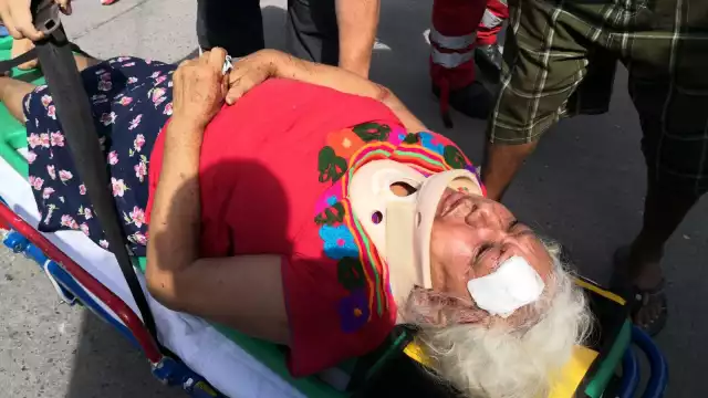 La abuelita fue atropellada por una camioneta sin placas