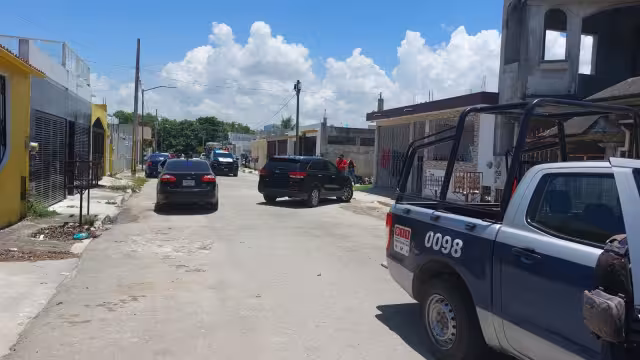 En la colonia magisterial de Cozumel acudieron policías para iniciar las investigaciones sobre la presunta privación de la libertad