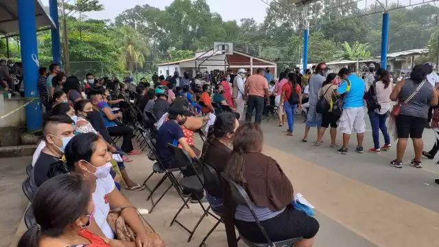 Hoy se espera alcanzar la meta de aplicación diaria de mil 200 dosis