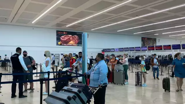 Las lluvias que actualmente afectan a Cancún, no han causado mayores modificaciones en operaciones del aropuerto