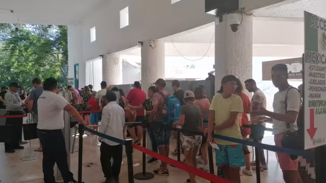 A pesar del nuevo aumento en tarifas, turistas locales, nacionales y extranjeros continúan visitando las zonas arqueológicas del estado