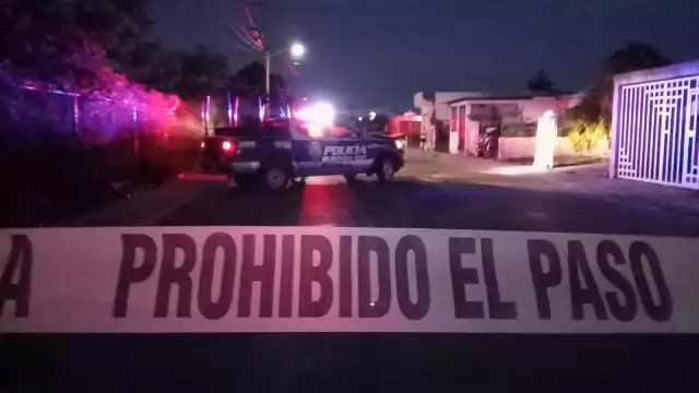 Una de las víctimas, al parecer un mesero, fue localizado en la colonia irregular La Riviera