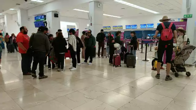 Seis vuelos llegaron antes de lo programado al Aeropuerto Internacional de Mérida este sábado 19 de abril.