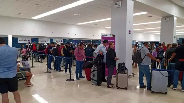 Se registra gran afluencia de pasajeros en el aeropuerto de Mérida este sábado