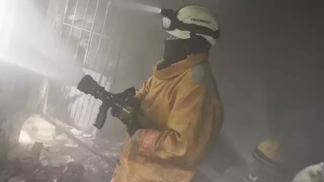 A pesar de que los bomberos trabajaron por media hora, no lograron salvar el contenido de la bodega