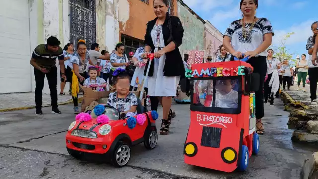 Casi un centenar de niñas y niños participaron en el desfile conmemorativo al cierre del Mes de la Campechanidad 2024 en Campeche