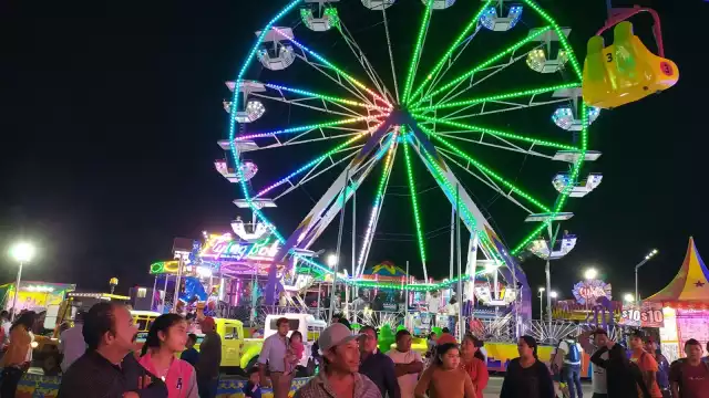 Un juego mecánico ubicado en Buenavista, en la Ciudad de México, se descarriló y provocó que cinco personas fueran lesionadas. Policías y paramédicos del Escuadrón de Urgencias Médicas ya atienden el incidente