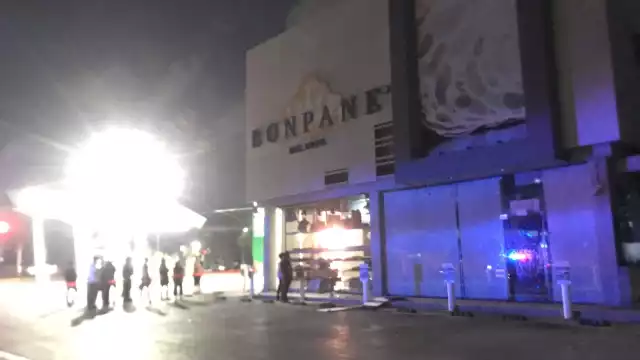 Bomberos llegaron hasta el lugar de la explosión para corroborar que sólo se trataba de daños materiales