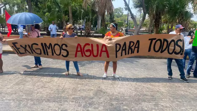 El Movimiento Antorchista se plantó en la Plaza Grande de Mérida