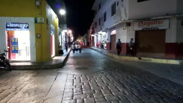 El Centro Histórico de Campeche luce sin vendedores ambulantes sobre la calle 53