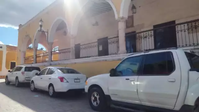 Autoridades municipales piden a la población a no bajar la guardia y mantener el uso adecuado del cubrebocas para evitar más casos de ómicron en Izamal