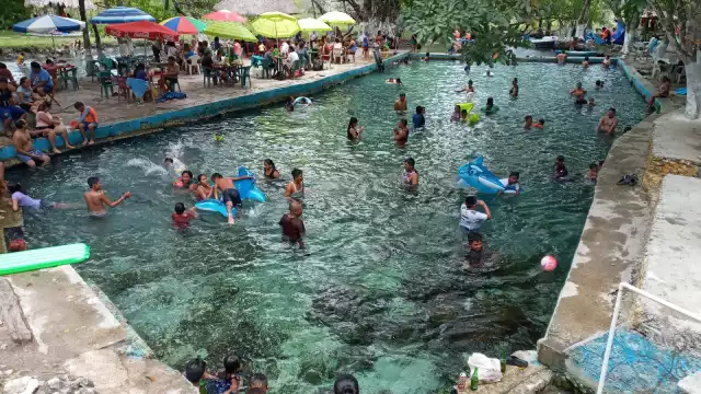 Abarrotan balnearios pese a Semáforo Naranja