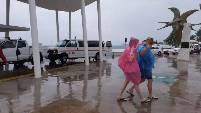 El clima lluvioso y los fuertes vientos afectan a la navegación en Cozumel