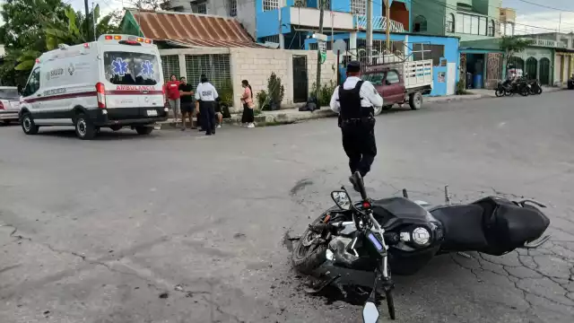 Un motociclista resultó lesionado tras chocar contra un automóvil que le cortó el paso.