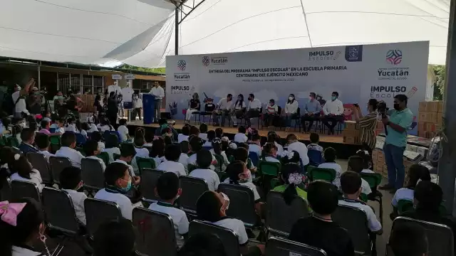 El mandatario se encuentra en escuela primaria Centenario del Ejército Mexicano