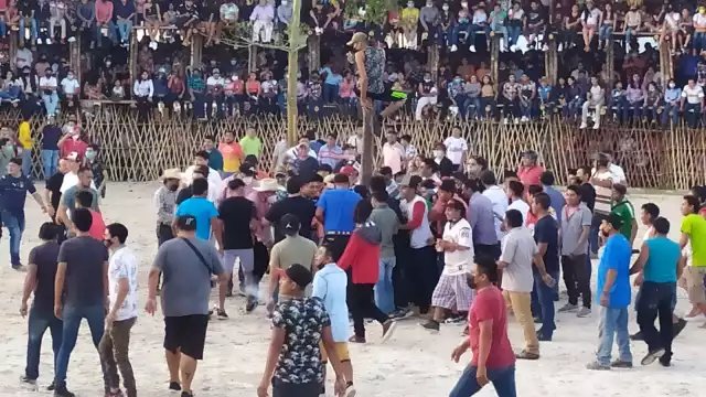 Pesa a la nueva ola de contagios, la fiesta tradicional continúa en el Oriente del Estado